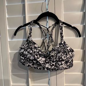 Lululemon Free To Be Zen Bra. Padded removable cups. Excellent condition.